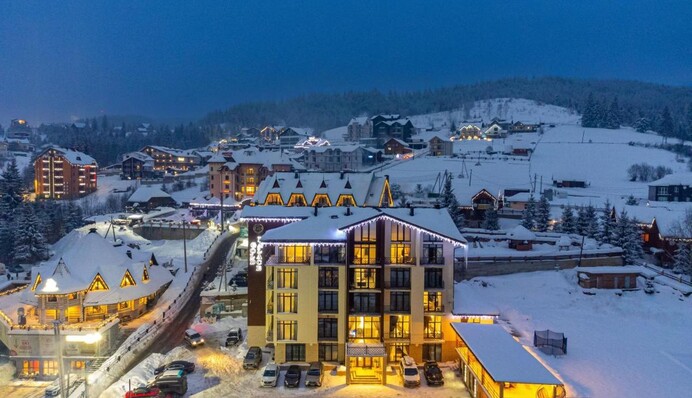 С выступлением Дорофеевой и без рейдов ТЦК: кто снимает элитные отели в Буковеле и по каким ценам