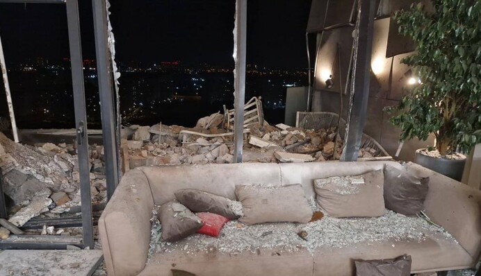 Київ атакували "шахеди": уламки влучили в житловий будинок, спалахнула пожежа, фото