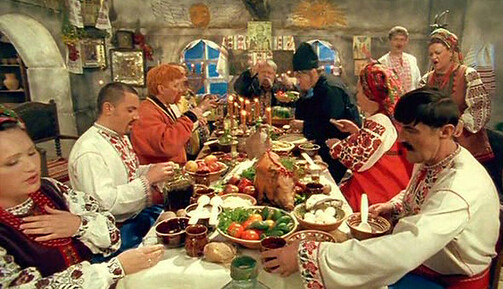 На столі Свята вечеря, вся родина за столом: найкращі привітання зі Святвечором