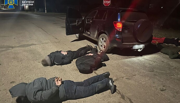 СБУ викрила ще три ухилянтські схеми: вартість "послуг" ділків зросла до $10 тисяч, фото