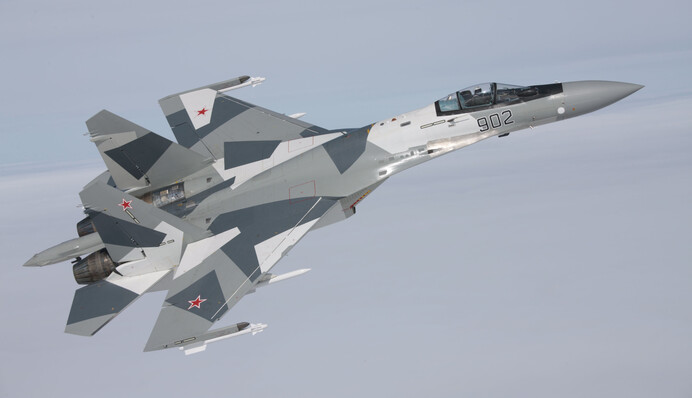 "Сначала грохот, а потом что-то рухнуло": в российском Ейске пожаловались на сбитый самолет, видео