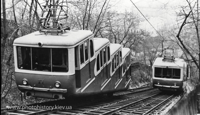 Почали курсувати нові вагончики: як виглядав київський фунікулер після оновлення в 1958 році, фото