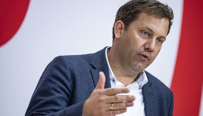 Соратник Шольца закликав готуватися до війни з Росією навіть, якщо Путін програє в Україні