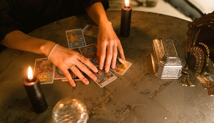 Насладитесь встречей с близкими: гороскоп по картам Таро 30 декабря