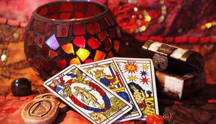 День будет неоднозначным, но результативным: гороскоп по картам Таро 31 декабря