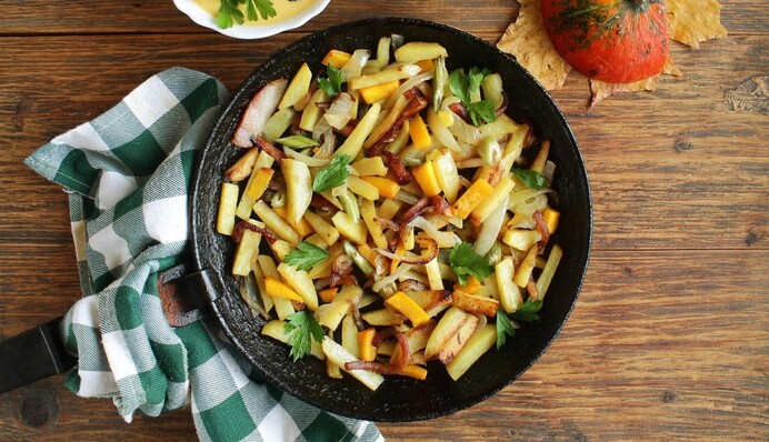 Допоможуть не зіпсувати страву: лайфхак з приготування смаженої картоплі