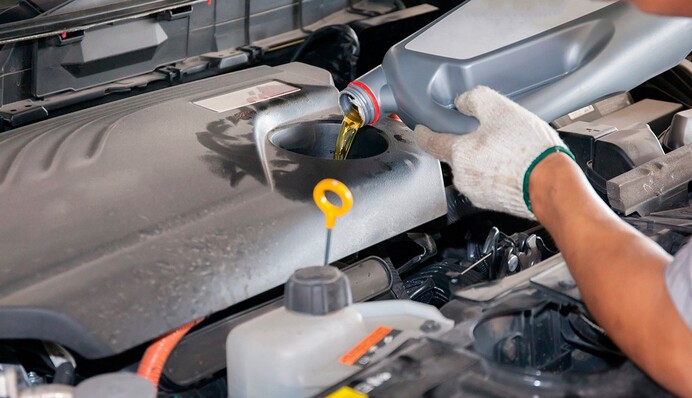 Почему масло нужно менять не менее раза в год: советы водителям авто