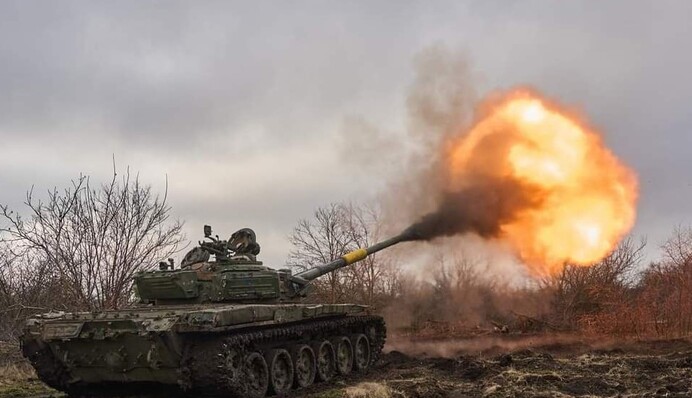 Росіяни продовжують вогневий тиск на кількох напрямках, за добу - 54 бойових зіткнення: зведення Генштабу і карти