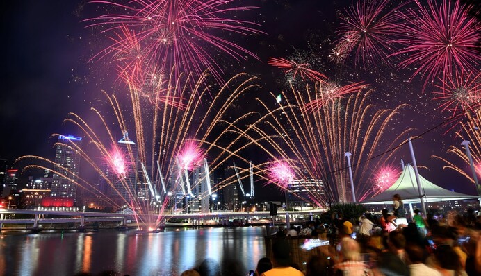 Здрастуй, 2024-ий! Планета зустрічає Новий рік, фото і відео