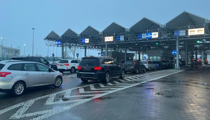 Виїзд з України багатодітних чоловіків: в ДПСУ пояснили, кого не випустять