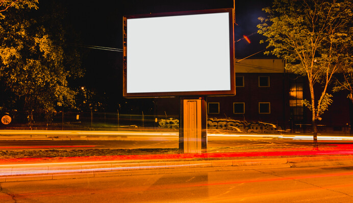 Бігборд чи білборд? Мовознавець пояснив, як буде правильно українською мовою