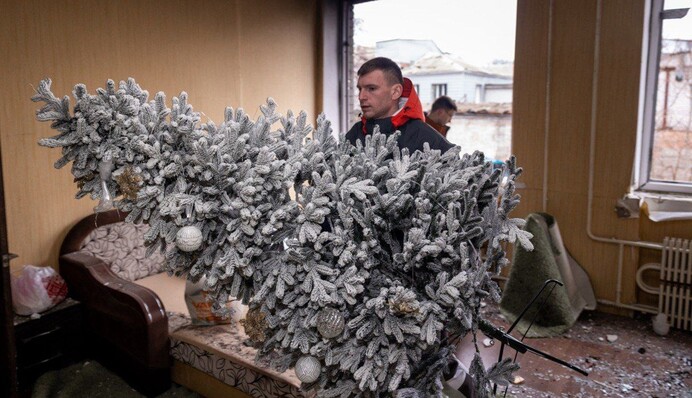 Разбитые окна, выбитые двери и сожженные авто: последствия удара российского "шахеда" в Днепре, фото и видео