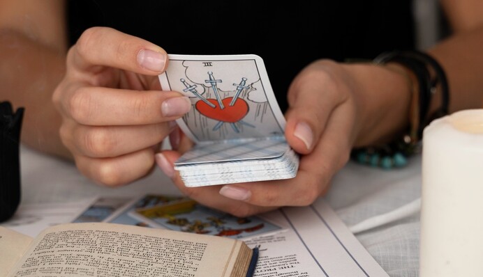 Овни побудуть наодинці, а у Скорпіонів буде перемога: гороскоп за картами Таро 8 січня