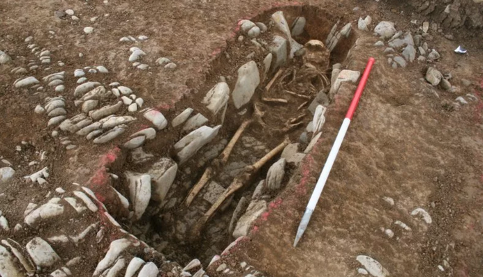 В Средневековье на могилах устраивали пиры: британские археологи обнаружили ритуальные артефакты, фото