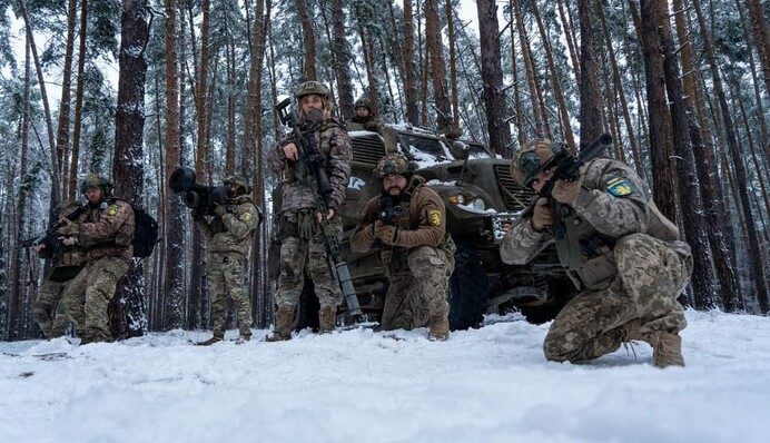Возле Авдеевки и Марьинки продолжаются адские бои, ВСУ расширяют плацдарм в Херсонской области: сводка Генштаба и карты