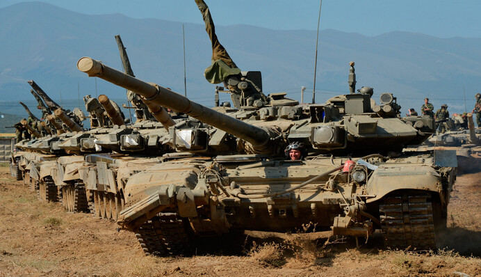 Сгорело все: в Чечне сожгли штаб полка, военные которого отказывались воевать в Украине, видео