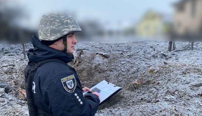 Уламки ракет впали на будинки: фото і всі подробиці удару по Україні 13 січня