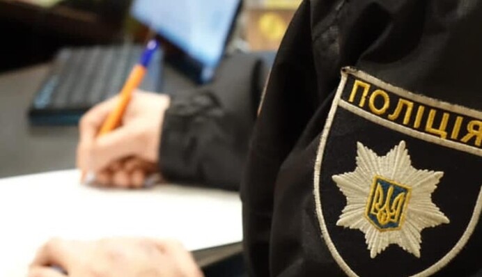 Ногами по голове: под Киевом подрались несовершеннолетние девушки, видео