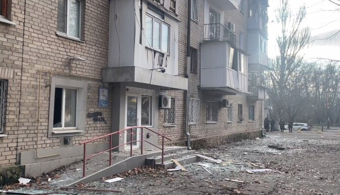 Росіяни вдарили по комунальниках і будинках у Херсоні: є жертви