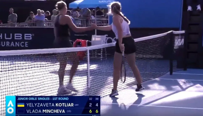 Пожала руку россиянке: украинская теннисистка  попала в скандал, видео
