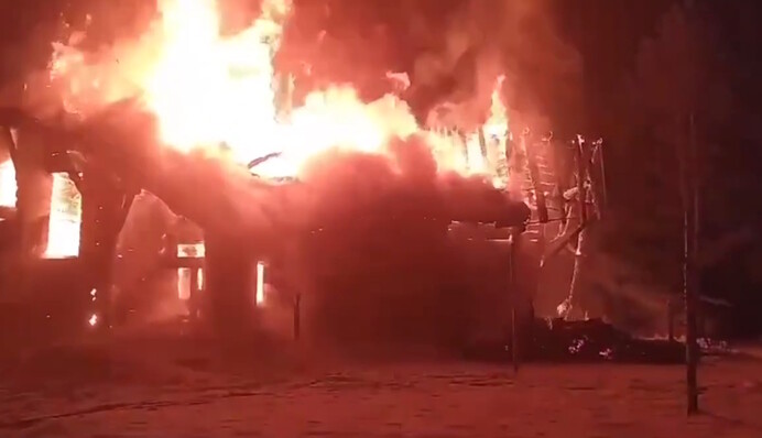 Під Черніговом спалахнув будинок заарештованого бізнесмена Мазепи: відео