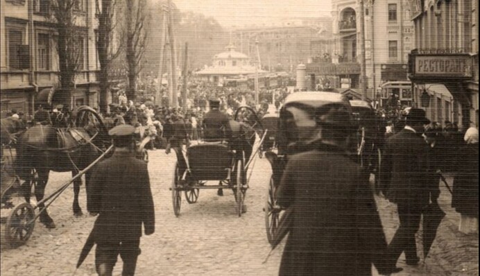 Кінні екіпажі знаті та селянські брички: як виглядав транспорт у Києві на початку ХХ століття, архівні фото