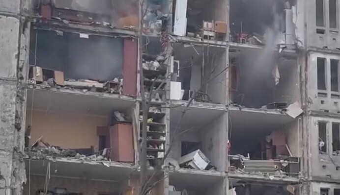 В радіусі 200 метрів вибило всі вікна: жахливі кадри зруйнованої багатоповерхівки в Харкові