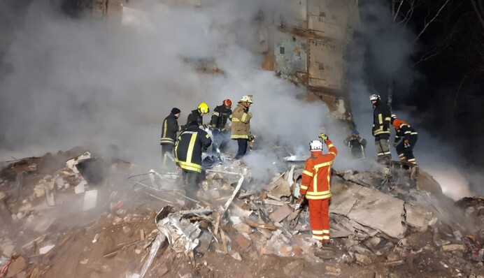 Росіяни повторно вдарили по Харкову: постраждали будинки і люди