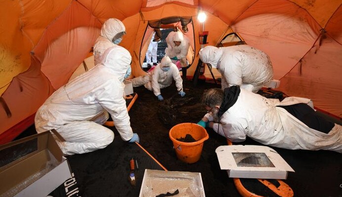 В Ірландії тіло людини пролежало в болоті понад 2000 років: фото і відео унікальної знахідки