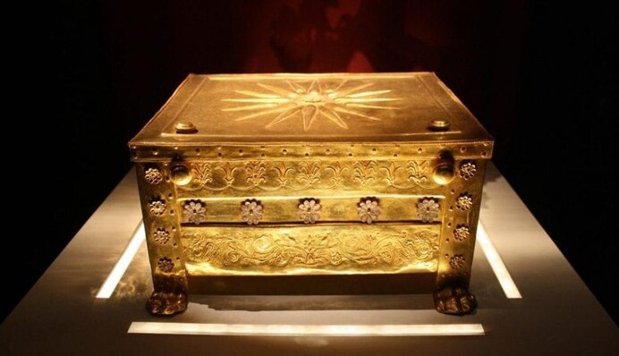 Загадка королівських гробниць у Греції розкрита: там похована родина легендарного царя