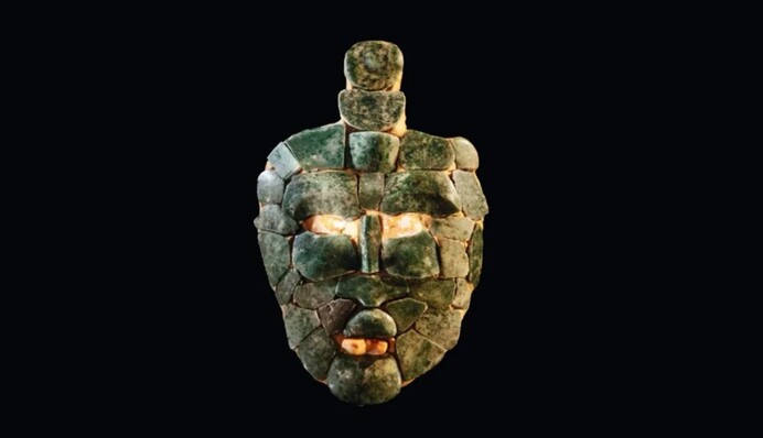 Безцінний скарб: археологи показали нефритову маску, знайдену в гробниці короля майя