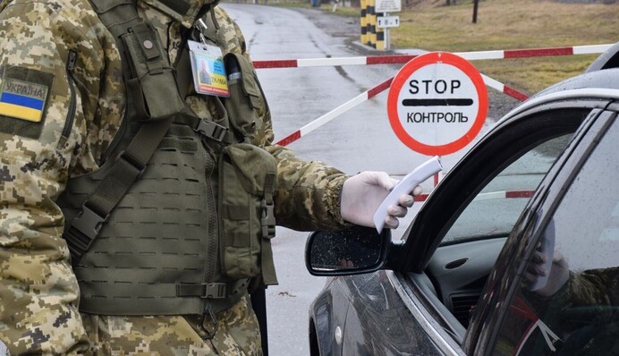 Кто из украинских мужчин сможет выехать за границу с 1 февраля: перечень необходимых документов