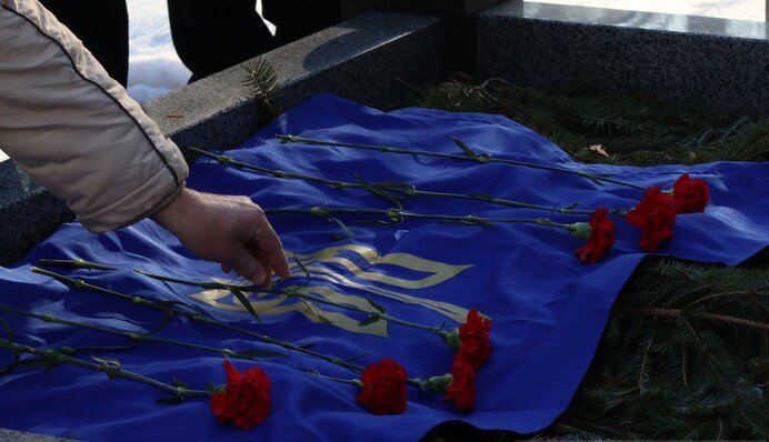 Символ героїзму та самопожертви в ім’я України: в Києві вшанували пам’ять Героїв Крут, фоторепортаж