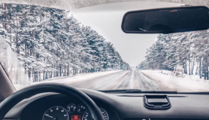 Як уникнути замерзання лобового скла: популярна помилка серед водіїв