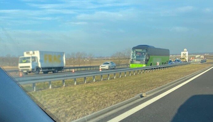 В Польше украинский автобус врезался на трассе в грузовик: фото и все подробности