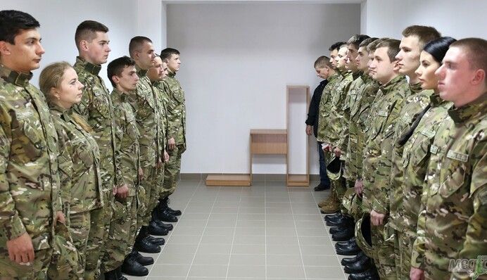 За виключенням трьох категорій: для студентів хочуть ввести військову підготовку