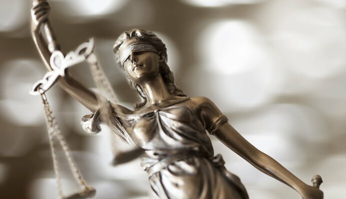 Экс-главу Верховного Суда отстранили от исполнения правосудия, но ненадолго