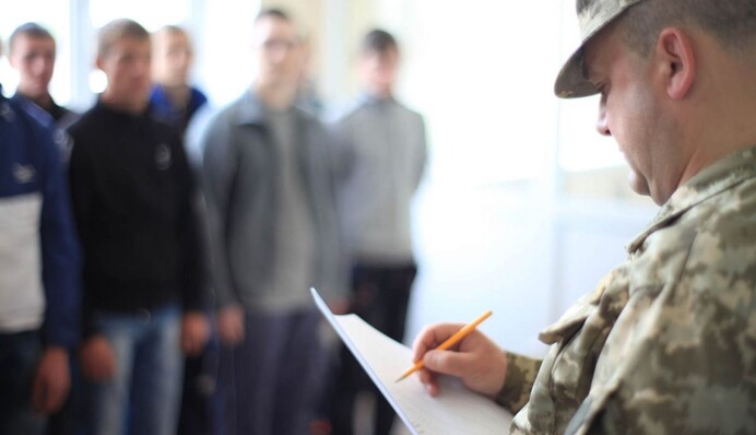 Військовий облік школярів, які зараз за кордоном: в ТЦК пояснили, що треба зробити підліткам