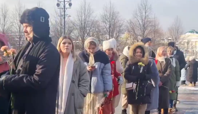 Біля стін Кремля дружини мобілізованих влаштували акцію: фото і відео