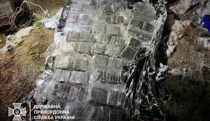 Прикордонники зірвали повітряний наркотрафік на Волині: деталі операції і фото