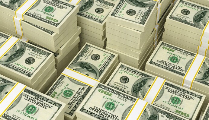 Доллар продолжил падение: стоит ли украинцам скупать валюту