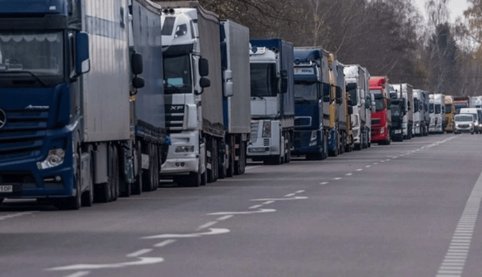 Кризис обостряется: поляки блокируют три пункта пропуска на границе, Туск сделал циничное заявление