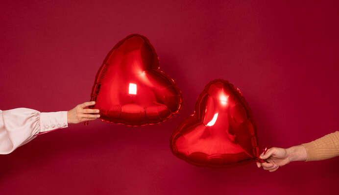 Який подарунок до Дня закоханих дарувати знакам Зодіаку: цікавий гороскоп