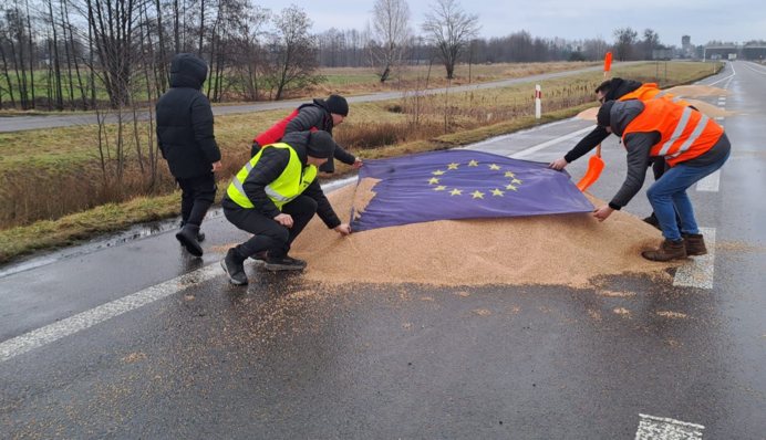 Польский министр извинился за инцидент с украинским зерном: это неправильная форма протеста