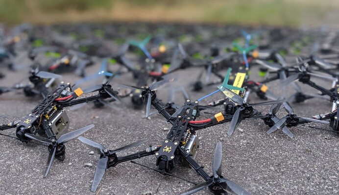 В России пожаловались на атаку дронов: в ряде регионов раздавались взрывы