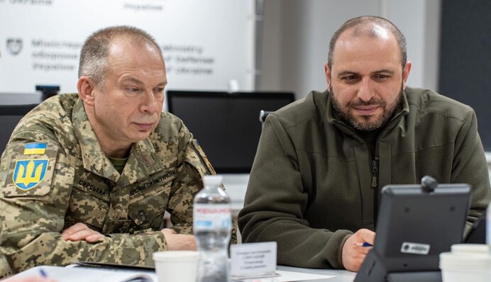 Ситуація дуже складна і напружена: Сирський і Умєров побували в найгарячіших точках фронту, фото