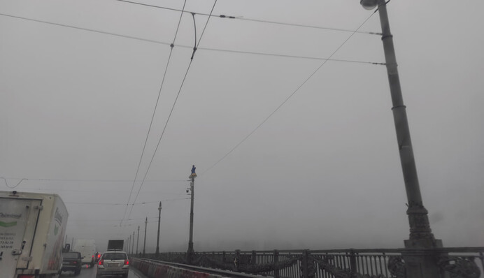 Київ огорнув молочний туман:  