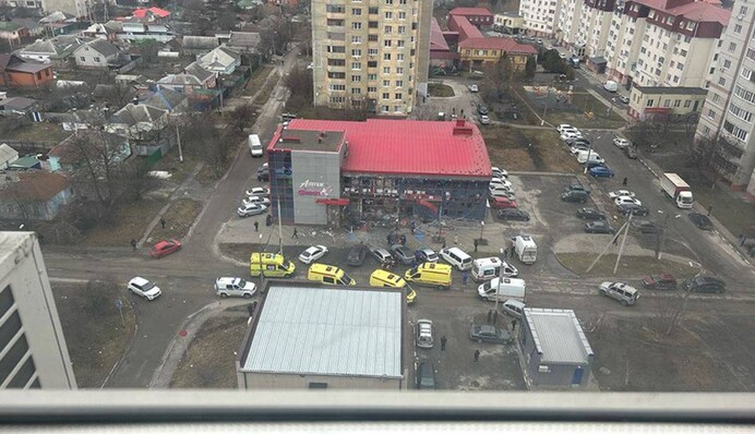 В Белгороде ракета прилетела в торговый центр: фото и видео масштабной 