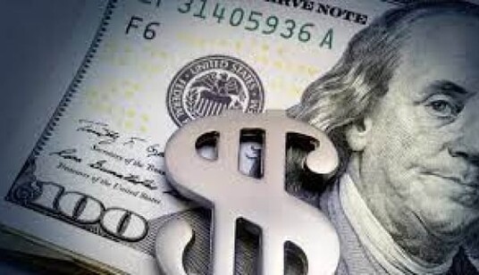 Що буде з курсом долара в Україні: прогноз на рік