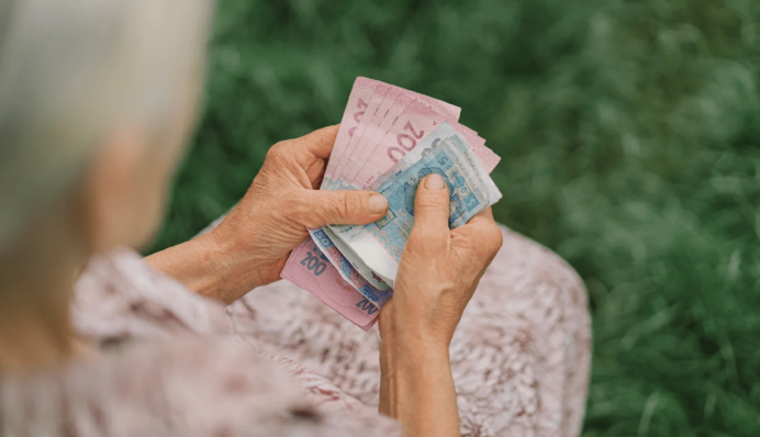 Некоторым женщинам могут не засчитать стаж для пенсии: в ПФУ предупредили о неприятных моментах